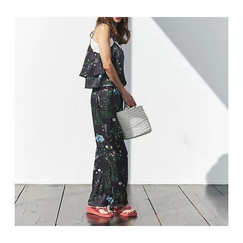 【ティッカ/TICCA】のフラワープリントパンツ 人気、トレンドファッション・服の通販 founy(ファニー) 　ファッション　Fashion　レディースファッション　WOMEN　パンツ　Pants　洗える　Washable　カモフラージュ　Camouflage　カラフル　Colorful　今季　This Season　サテン　Satin　シャーリング　Shirring　スポーティ　Sporty　とろみ　Thickness　ドレープ　Drape　ドローコード　Draw Cord　ビッグ　Big　フラワー　Flower　ブラウジング　Browsing　プリント　Print　別注　Special Order　おすすめ　Recommend　エレガント 上品　Elegant　other-3|ID: prp329100004446277 ipo3291000000031632771