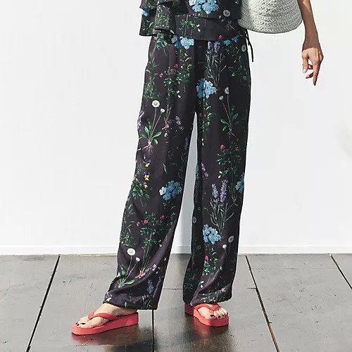 【ティッカ/TICCA】のフラワープリントパンツ 人気、トレンドファッション・服の通販 founy(ファニー) 　ファッション　Fashion　レディースファッション　Fashion for Women　パンツ　Pants & Trousers　洗える　Machine Washable　カラフル　Colorful Design　今季　This Season, Current Season　サテン　Satin, Glossy Fabric　シャーリング　Shirring, Ruched　スポーティ　Sporty, Casual Athletic　とろみ　Fluid, Flowy Fabric　ドレープ　Drape, Draping Fabric　ドローコード　Drawcord, Drawstring Cord　ビッグ　Big, Oversized　フラワー　Flower, Floral　ブラウジング　Blouson Silhouette, Cinched Waist　プリント　Print, Printed Pattern　別注　Limited Edition, Custom Order　おすすめ　Recommended / Our Picks　エレガント 上品　Elegant　other-2|ID: prp329100004446277 ipo3291000000033744402