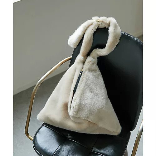 【ウィムガゼット/Whim Gazette】の【a point】エコファーBAG インテリア・キッズ・メンズ・レディースファッション・服の通販 founy(ファニー) https://founy.com/ ファッション Fashion レディースファッション WOMEN バッグ Bag エレガント 上品 Elegant シンプル Simple ジップ Zip トレンド Trend 人気 Popularity ハンド Hand フェイクファー Faux Fur フランス France フロント Front 帽子 Hat モダン Modern A/W・秋冬 Aw・Autumn/Winter・Fw・Fall-Winter |ID: prp329100004458581 ipo3291000000031210028