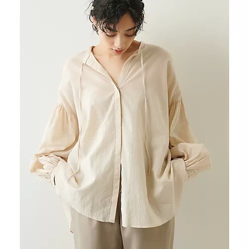 【ウィムガゼット/Whim Gazette】のローン2WAYギャザーブラウス インテリア・キッズ・メンズ・レディースファッション・服の通販 founy(ファニー) 　ファッション　Fashion　レディースファッション　Fashion for Women　トップス・カットソー　Cut & Sew Tops　シャツ・ブラウス・オフィスカジュアル　Elegant Blouses & Button-Ups　春　Spring　ギャザー　Gathered, Ruffled　クール　Cool, Chic　人気　Popular, Best Seller　フェミニン　Feminine, Girly　リボン　Ribbon, Bow　レギュラー　Regular, Standard Fit　2022年　2022　2022 春夏 S/S　Spring/Summer 2022 SS22　おすすめ　Recommended / Our Picks　ベージュ|ID: prp329100004459058 ipo3291000000031211781