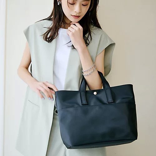 【トプカピ/TOPKAPI】の【Breath TOPKAPI】Bright ブライト カラーブロック A4 トートバッグ インテリア・キッズ・メンズ・レディースファッション・服の通販 founy(ファニー) 　ファッション　Fashion　レディースファッション　WOMEN　バッグ　Bag　サテン　Satin　フラップ　Flap　ブライト　Bright　ブロック　Block　ポケット　Pocket　軽量　Lightweight　ブラック|ID: prp329100004459097 ipo3291000000031211931