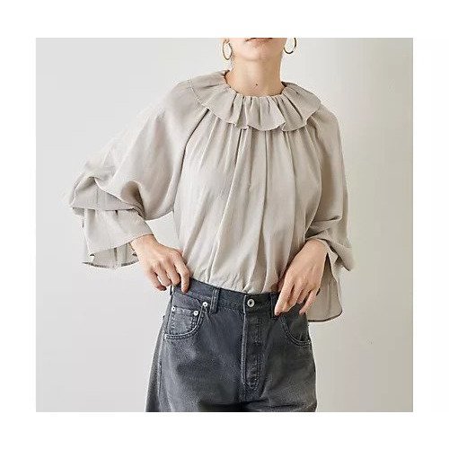 【ウィムガゼット/Whim Gazette】のフリルカラーブラウス インテリア・キッズ・メンズ・レディースファッション・服の通販 founy(ファニー) 　ファッション　Fashion　レディースファッション　Fashion for Women　トップス・カットソー　Cut & Sew Tops　シャツ・ブラウス・オフィスカジュアル　Elegant Blouses & Button-Ups　2022年　2022　2022-2023秋冬・A/W　Autumn/Winter 2022–23 AW22–23　おすすめ　Recommended / Our Picks　シャーリング　Shirring, Ruched　ジャケット　Jacket, Outerwear　ピーチ　Peach, Soft Touch　フェミニン　Feminine, Girly　フリル　Frill, Ruffle　エレガント 上品　Elegant　グレージュ|ID: prp329100004459098 ipo3291000000031211937