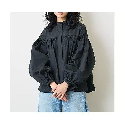 【ウィムガゼット/Whim Gazette】のタフタボリュームブラウス インテリア・キッズ・メンズ・レディースファッション・服の通販 founy(ファニー) https://founy.com/ ファッション Fashion レディースファッション Fashion for Women トップス・カットソー Cut & Sew Tops シャツ・ブラウス・オフィスカジュアル Elegant Blouses & Button-Ups 2022年 2022 2022-2023秋冬・A/W Autumn/Winter 2022–23 AW22–23 おすすめ Recommended / Our Picks イタリア Italy ギャザー Gathered, Ruffled シルク Silk, 100% Silk タフタ Taffeta, Structured Fabric |ID: prp329100004459107 ipo3291000000031211962