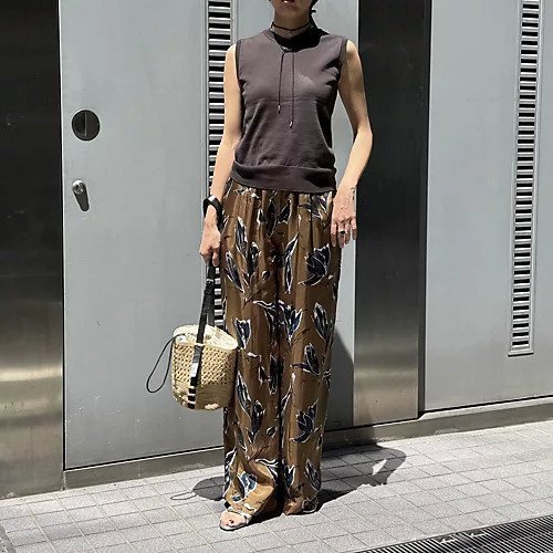 【サクラ/SACRA】のフラワープリントパンツ 人気、トレンドファッション・服の通販 founy(ファニー) 　ファッション　Fashion　レディースファッション　Fashion for Women　パンツ　Pants & Trousers　シンプル　Simple, Minimal　ドレープ　Drape, Draping Fabric　フラワー　Flower, Floral　プリント　Print, Printed Pattern　モダン　Modern, Contemporary　リラックス　Relax, Relaxed Fit　ワイド　Wide, Wide Fit　other-2|ID: prp329100004459443 ipo3291000000033948776