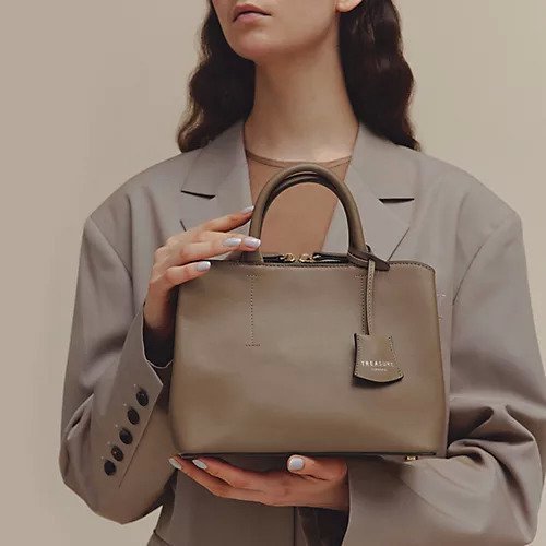 【トプカピ/TOPKAPI】のフロントステッチ レザーミニショルダーバッグ インテリア・キッズ・メンズ・レディースファッション・服の通販 founy(ファニー) 　ファッション　Fashion　レディースファッション　WOMEN　バッグ　Bag　コンパクト　Compact　ショルダー　Shoulder　チャーム　Charm　バランス　Balance　フロント　Front　財布　Wallet　グレージュ|ID: prp329100004459539 ipo3291000000031213592