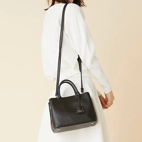【トプカピ/TOPKAPI】のフロントステッチ レザーミニショルダーバッグ インテリア・キッズ・メンズ・レディースファッション・服の通販 founy(ファニー) 　ファッション　Fashion　レディースファッション　WOMEN　バッグ　Bag　コンパクト　Compact　ショルダー　Shoulder　チャーム　Charm　バランス　Balance　フロント　Front　財布　Wallet　ブラック|ID: prp329100004459539 ipo3291000000031589658