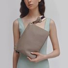 【トプカピ/TOPKAPI】のストライプベルト・レザー2wayショルダーバッグ グレージュ|ID: prp329100004459580 ipo3291000000031213799