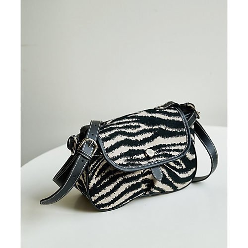 【ウィムガゼット/Whim Gazette】の【A VACATION】MINI KIKI ZEB 人気、トレンドファッション・服の通販 founy(ファニー) 　ファッション　Fashion　レディースファッション　Fashion for Women　コレクション　Collection, Seasonal Line　コンパクト　Compact, Small Size　ショルダー　Shoulder, Shoulder Strap　人気　Popular, Best Seller　モノトーン　Monotone, Black and White　2022年　2022　2022 春夏 S/S　Spring/Summer 2022 SS22　 other-1|ID: prp329100004459595 ipo3291000000031213876