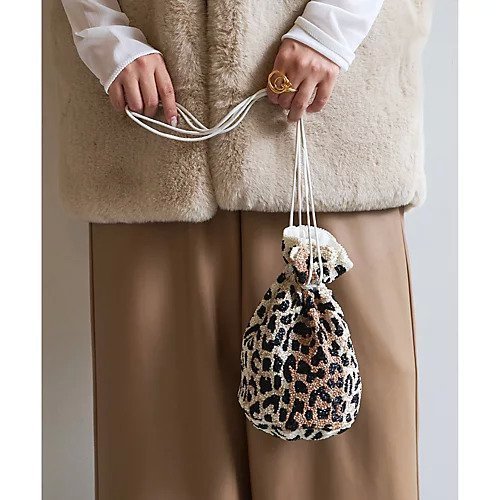 【ウィムガゼット/Whim Gazette】の【GANNI】ハンドビーズBAG インテリア・キッズ・メンズ・レディースファッション・服の通販 founy(ファニー) https://founy.com/ ファッション Fashion レディースファッション Fashion for Women バッグ Bags インド Indian Textile カラフル Colorful Design グラデーション Gradient, Ombre コレクション Collection, Seasonal Line 巾着 Drawstring Bag, Kinchaku シンプル Simple, Minimal スカラップ Scallop, Scalloped Edge ドローコード Drawcord, Drawstring Cord ニューヨーク New York, NYC Style ハンド Hand, Handmade フリル Frill, Ruffle プリント Print, Printed Pattern レオパード Leopard, Animal Print ロンドン London Style, British Inspired 2022年 2022 2022-2023秋冬・A/W Autumn/Winter 2022–23 AW22–23 エレガント 上品 Elegant |ID: prp329100004459634 ipo3291000000031214072