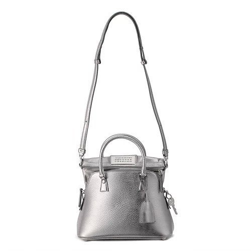 【メゾン マルジェラ/MAISON MARGIELA】の5AC CLASSIQUE MINI インテリア・キッズ・メンズ・レディースファッション・服の通販 founy(ファニー) https://founy.com/ ファッション Fashion レディースファッション WOMEN 2024年 2024 2024-2025秋冬・A/W Aw/Autumn/Winter/Fw/Fall/2024-2025 クラシカル Classical チャーム Charm フラップ Flap 人気 Popularity |ID: prp329100004459665 ipo3291000000031887142