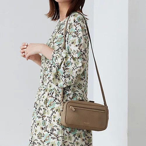 【トプカピ/TOPKAPI】の【TREASURE TOPKAPI】シュリンクレザー スクエア 2way ショルダー バッグ インテリア・キッズ・メンズ・レディースファッション・服の通販 founy(ファニー) 　ファッション　Fashion　レディースファッション　WOMEN　バッグ　Bag　ショルダー　Shoulder　スクエア　Square　フォルム　Form　ワンポイント　One Point　財布　Wallet　グレージュ|ID: prp329100004459752 ipo3291000000031214677