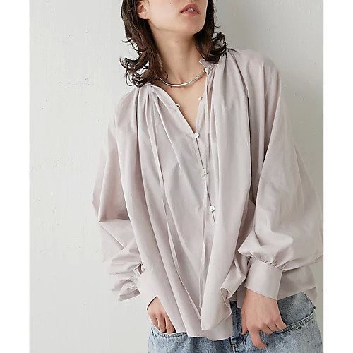 【ウィムガゼット/Whim Gazette】のボリュームブラウス インテリア・キッズ・メンズ・レディースファッション・服の通販 founy(ファニー) 　ファッション　Fashion　レディースファッション　Fashion for Women　トップス・カットソー　Cut & Sew Tops　シャツ・ブラウス・オフィスカジュアル　Elegant Blouses & Button-Ups　ギャザー　Gathered, Ruffled　ジャケット　Jacket, Outerwear　ダウン　Down, Puffer　デニム　Denim, Jeans Material　長袖　Long Sleeve, Full Sleeve　バランス　Balance, Style Balance　ボトム　Bottoms, Lower Wear　リボン　Ribbon, Bow　ワイド　Wide, Wide Fit　夏　Summer　2024年　2024　2024春夏・S/S　Spring/Summer 2024 SS24　ライトグレー|ID: prp329100004459991 ipo3291000000031216132