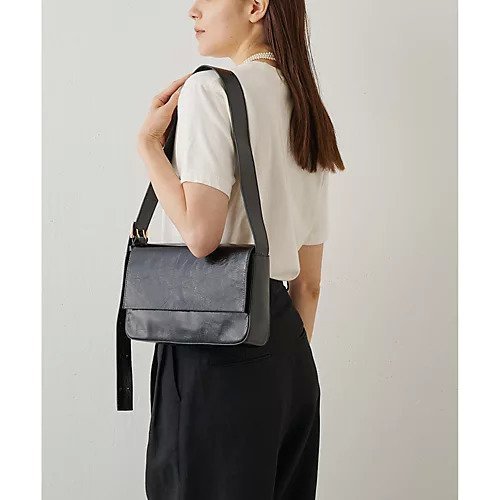 【ウィムガゼット/Whim Gazette】の【Hoaw.】エナメルショルダーバッグ 人気、トレンドファッション・服の通販 founy(ファニー) 　雑誌掲載アイテム　Magazine Items　ファッション雑誌　Fashion Magazines　バイラ　BAILA　ファッション　Fashion　レディースファッション　Ladies' Fashion Online　バッグ　Bag　アクセサリー　Accessories　イタリア　Italy　エナメル　Enamel　10月号　October Issue　シューズ　Shoes　ショルダー　Shoulder　シンプル　Simple　財布　Wallet　雑誌　Magazine　トレンド　Trend　モダン　Modern　2023年　2023　2023-2024秋冬・A/W　Aw/Autumn/Winter//Fw/Fall-Winter/2023-2024　other-2|ID: prp329100004460073 ipo3291000000031238913