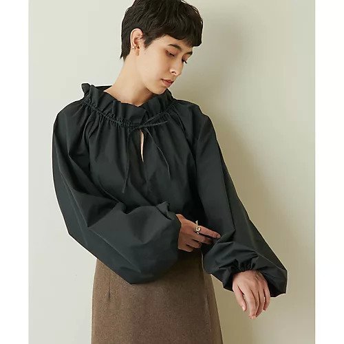 【ウィムガゼット/Whim Gazette】のスタンドカラー ギャザーブラウス インテリア・キッズ・メンズ・レディースファッション・服の通販 founy(ファニー) https://founy.com/ ファッション Fashion レディースファッション Fashion for Women トップス・カットソー Cut & Sew Tops シャツ・ブラウス・オフィスカジュアル Elegant Blouses & Button-Ups ギャザー Gathered, Ruffled スタンド Stand Collar, Upright Stand ストレッチ Stretch, Stretchy Fabric スリーブ Sleeve, Long Sleeve / Short Sleeve フリル Frill, Ruffle フロント Front, Front Design リボン Ribbon, Bow |ID: prp329100004460326 ipo3291000000031218281