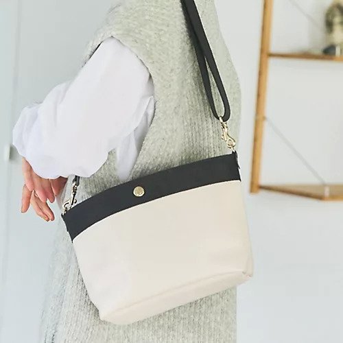 【トプカピ/TOPKAPI】の【VERY 10月号掲載】RIPPLE リプル ミニショルダー バッグ インテリア・キッズ・メンズ・レディースファッション・服の通販 founy(ファニー) 　雑誌掲載アイテム　Magazine Items　ファッション雑誌　Fashion Magazines　ヴェリィ　VERY　ファッション　Fashion　レディースファッション　WOMEN　バッグ　Bag　10月号　October Issue　おすすめ　Recommend　クール　Cool　ショルダー　Shoulder　トラベル　Travel　人気　Popularity　軽量　Lightweight　雑誌　Magazine　オフ|ID: prp329100004460620 ipo3291000000031220401