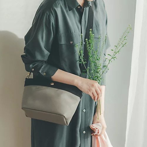 【トプカピ/TOPKAPI】の【VERY 10月号掲載】RIPPLE リプル ミニショルダー バッグ インテリア・キッズ・メンズ・レディースファッション・服の通販 founy(ファニー) 　雑誌掲載アイテム　Magazine Picks & Fashion Features　ファッション雑誌　Fashion Magazines　ヴェリィ　VERY　ファッション　Fashion　レディースファッション　Fashion for Women　バッグ　Bags　10月号　October Issue　おすすめ　Recommended / Our Picks　クール　Cool, Chic　ショルダー　Shoulder, Shoulder Strap　トラベル　Travel, Travel Gear　人気　Popular, Best Seller　軽量　Lightweight, Ultra Light　雑誌　Magazine, Fashion Magazine　チャコールグレー|ID: prp329100004460620 ipo3291000000034816874