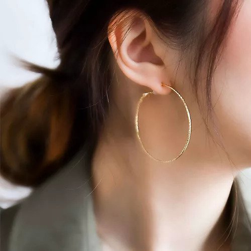 【フィービィー/phoebe】のツイストラインフープイヤリング インテリア・キッズ・メンズ・レディースファッション・服の通販 founy(ファニー) https://founy.com/ ファッション Fashion レディースファッション WOMEN ジュエリー Jewelry リング Rings イヤリング Earrings イヤリング Earrings エレガント 上品 Elegant ツイスト Twist フェイス Face フォルム Form フープ Hoop |ID: prp329100004461304 ipo3291000000031224380