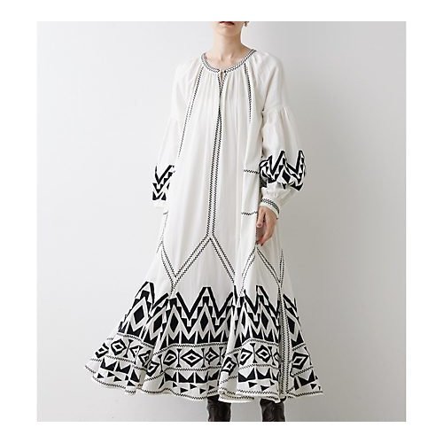 【ウィムガゼット/Whim Gazette】のエンブロイダリーワンピース インテリア・キッズ・メンズ・レディースファッション・服の通販 founy(ファニー) 　ファッション　Fashion　レディースファッション　Fashion for Women　ワンピース　Dresses　2024年　2024　2024-2025秋冬・A/W　Autumn/Winter 2024–25 AW24–25　アクセサリー　Fashion Accessories　インド　Indian Textile　エスニック　Ethnic Style　シューズ　Shoes, Footwear　デニム　Denim, Jeans Material　モチーフ　Motif, Design Theme　モノトーン　Monotone, Black and White　ロング　Long, Long-Length　オフホワイト|ID: prp329100004461480 ipo3291000000031225261