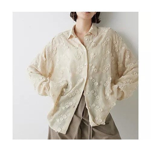 【ウィムガゼット/Whim Gazette】の刺繍シャツ インテリア・キッズ・メンズ・レディースファッション・服の通販 founy(ファニー) https://founy.com/ ファッション Fashion レディースファッション Fashion for Women トップス・カットソー Cut & Sew Tops シャツ・ブラウス・オフィスカジュアル Elegant Blouses & Button-Ups 2024年 2024 2024-2025秋冬・A/W Autumn/Winter 2024–25 AW24–25 エレガント 上品 Elegant フラワー Flower, Floral |ID: prp329100004461578 ipo3291000000031225792