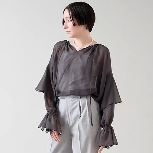 【マルティニーク/martinique】のシフォンギャザーブラウス インテリア・キッズ・メンズ・レディースファッション・服の通販 founy(ファニー) 　ファッション　Fashion　レディースファッション　Fashion for Women　トップス・カットソー　Cut & Sew Tops　シャツ・ブラウス・オフィスカジュアル　Elegant Blouses & Button-Ups　おすすめ　Recommended / Our Picks　ギャザー　Gathered, Ruffled　シフォン　Chiffon, Lightweight Fabric　スリーブ　Sleeve, Long Sleeve / Short Sleeve　デニム　Denim, Jeans Material　フリル　Frill, Ruffle　ボトム　Bottoms, Lower Wear　チャコール|ID: prp329100004461880 ipo3291000000035297310