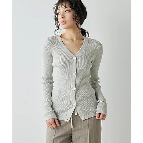 【ウィムガゼット/Whim Gazette】のコットンシルクVネックカーディガン インテリア・キッズ・メンズ・レディースファッション・服の通販 founy(ファニー) 　ファッション　Fashion　レディースファッション　Fashion for Women　トップス・カットソー　Cut & Sew Tops　カーディガン・羽織り　Layered Style Cardigans　Vネックトップス　V-Neck Tops / V-Cut Neckline Shirts　アンサンブル　Ensemble Set　エレガント 上品　Elegant　カーディガン　Cardigan, Knitwear　コンパクト　Compact, Small Size　シルク　Silk, 100% Silk　ストレッチ　Stretch, Stretchy Fabric　ベーシック　Basic, Essential　リブニット　Rib Knit, Ribbed Knit　おすすめ　Recommended / Our Picks　2025年　2025　2025春夏・S/S　Spring/Summer 2025 SS25　ライトグレー|ID: prp329100004462513 ipo3291000000031230085