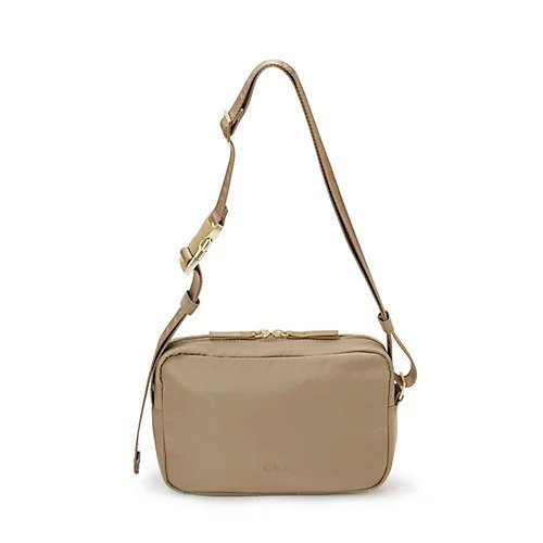 【トプカピ/TOPKAPI】の【Breath TOPKAPI】Freely フリーリー ナイロン ロゴテープ スクエア ショルダーバッグ インテリア・キッズ・メンズ・レディースファッション・服の通販 founy(ファニー) 　ファッション　Fashion　レディースファッション　WOMEN　バッグ　Bag　スクエア　Square　財布　Wallet　フォルム　Form　ボックス　Box　ポケット　Pocket　ワンポイント　One Point　ベージュ|ID: prp329100004462743 ipo3291000000031231017