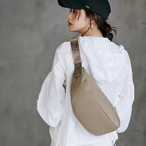 【トプカピ/TOPKAPI】の【Breath TOPKAPI】Freely フリーリー ナイロン ロゴテープ ラウンド ショルダーバッグ 人気、トレンドファッション・服の通販 founy(ファニー) 　ファッション　Fashion　レディースファッション　WOMEN　バッグ　Bag　ショルダー　Shoulder　財布　Wallet　ハーフ　Half　フィット　Fit　フォルム　Form　ポケット　Pocket　ラウンド　Round　ワンポイント　One Point　other-2|ID: prp329100004462745 ipo3291000000031508884