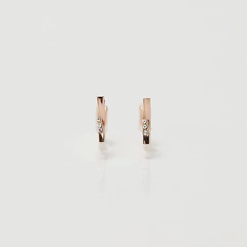 【フィービィー/phoebe】の【金属アレルギー対応/痛くないシリーズ】ツイストバービジューライトフィットイヤリング シャンパンベージュ 人気、トレンドファッション・服の通販 founy(ファニー) 　ファッション　Fashion　レディースファッション　WOMEN　ジュエリー　Jewelry　リング　Rings　イヤリング　Earrings　おすすめ　Recommend　イヤリング　Earrings　ツイスト　Twist　ビジュー　Bijou　モチーフ　Motif　軽量　Lightweight　other-3|ID: prp329100004462755 ipo3291000000031245555
