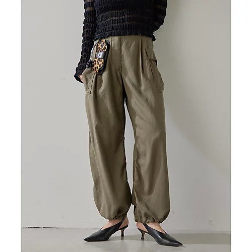 【ウィムガゼット/Whim Gazette】のミリタリーパンツ インテリア・キッズ・メンズ・レディースファッション・服の通販 founy(ファニー) https://founy.com/ ファッション Fashion レディースファッション Fashion for Women パンツ Pants & Trousers 2025年 2025 2025春夏・S/S Spring/Summer 2025 SS25 カーゴパンツ Cargo Pants, Utility Pants ドレープ Drape, Draping Fabric フェミニン Feminine, Girly ポケット Pocket, Pocket Detail ミリタリー Military, Army Style ワイド Wide, Wide Fit ヴィンテージ Vintage Style エレガント 上品 Elegant |ID: prp329100004462876 ipo3291000000031231497