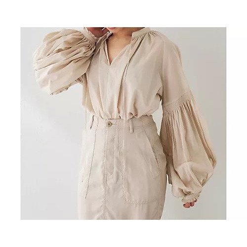 【ウィムガゼット/Whim Gazette】のローンギャザーブラウス インテリア・キッズ・メンズ・レディースファッション・服の通販 founy(ファニー) 　ファッション　Fashion　レディースファッション　Fashion for Women　トップス・カットソー　Cut & Sew Tops　シャツ・ブラウス・オフィスカジュアル　Elegant Blouses & Button-Ups　ギャザー　Gathered, Ruffled　シャーリング　Shirring, Ruched　フェミニン　Feminine, Girly　ベビー　Baby, Babywear　ワッシャー　Washer, Crinkled Finish　2025年　2025　2025春夏・S/S　Spring/Summer 2025 SS25　グレージュ|ID: prp329100004463117 ipo3291000000031232275