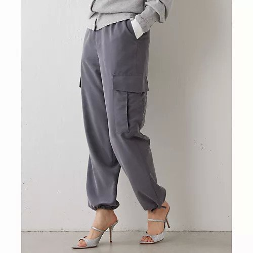 【ウィムガゼット/Whim Gazette】のパウダリーカーゴパンツ 人気、トレンドファッション・服の通販 founy(ファニー) 　ファッション　Fashion　レディースファッション　Fashion for Women　パンツ　Pants & Trousers　カーゴパンツ　Cargo Pants, Utility Pants　シルク　Silk, 100% Silk　スニーカー　Sneakers, Trainers　とろみ　Fluid, Flowy Fabric　ドレープ　Drape, Draping Fabric　ポケット　Pocket, Pocket Detail　おすすめ　Recommended / Our Picks　2023年　2023　2023-2024秋冬・A/W　Autumn/Winter 2023–24 AW23–24　エレガント 上品　Elegant　other-2|ID: prp329100004463649 ipo3291000000031248247