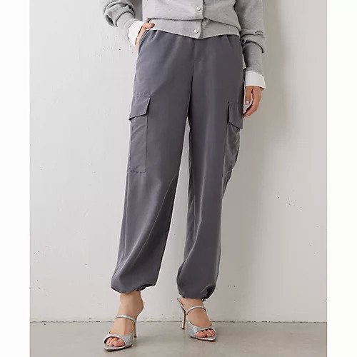 【ウィムガゼット/Whim Gazette】のパウダリーカーゴパンツ 人気、トレンドファッション・服の通販 founy(ファニー) 　ファッション　Fashion　レディースファッション　Fashion for Women　パンツ　Pants & Trousers　カーゴパンツ　Cargo Pants, Utility Pants　シルク　Silk, 100% Silk　スニーカー　Sneakers, Trainers　とろみ　Fluid, Flowy Fabric　ドレープ　Drape, Draping Fabric　ポケット　Pocket, Pocket Detail　おすすめ　Recommended / Our Picks　2023年　2023　2023-2024秋冬・A/W　Autumn/Winter 2023–24 AW23–24　エレガント 上品　Elegant　other-3|ID: prp329100004463649 ipo3291000000031248248