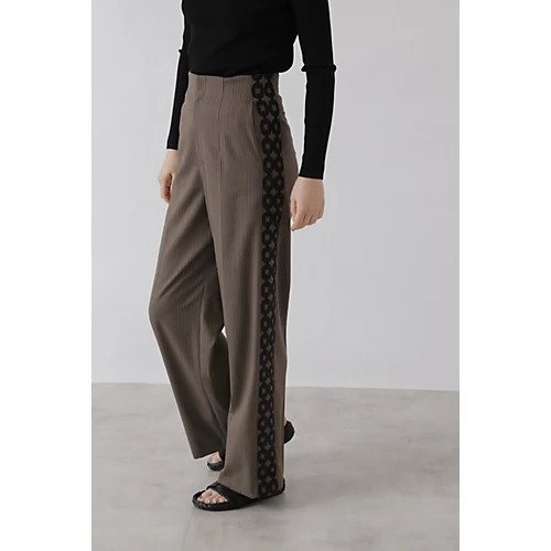 【アドーア/ADORE】のジオメトリックストライプパンツ インテリア・キッズ・メンズ・レディースファッション・服の通販 founy(ファニー) https://founy.com/ ファッション Fashion レディースファッション WOMEN パンツ Pants ジャカード Jacquard ストライプ Stripe チェーン Chain レース Race |ID: prp329100004463877 ipo3291000000031234399