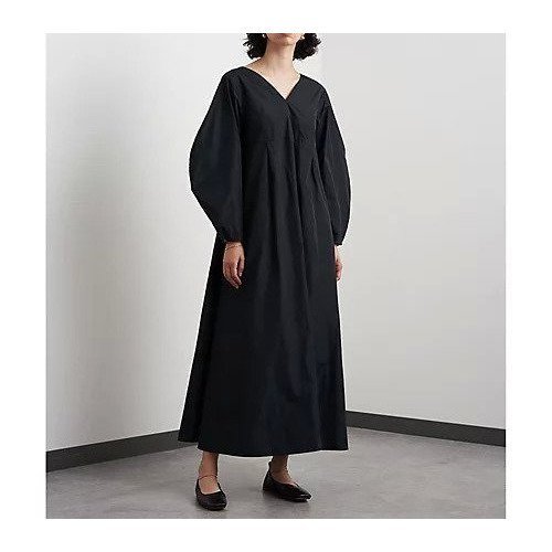 【ウィムガゼット/Whim Gazette】のTAFFETAロングワンピース 人気、トレンドファッション・服の通販 founy(ファニー) 　ファッション　Fashion　レディースファッション　WOMEN　ワンピース　Dress　2022年　2022　2022 春夏 S/S　Ss,Spring/Summer,2022　イタリア　Italy　タフタ　Taffeta　ドレス　Dress　バランス　Balance　フェミニン　Feminine　ロング　Long　軽量　Lightweight　 other-1|ID: prp329100004463928 ipo3291000000031234534