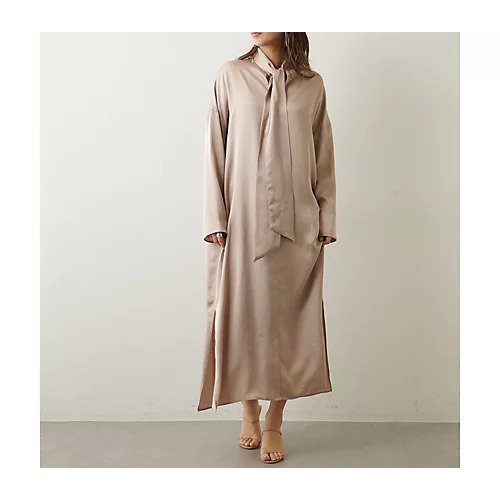 【ウィムガゼット/Whim Gazette】のサテンボウタイワンピース インテリア・キッズ・メンズ・レディースファッション・服の通販 founy(ファニー) 　ファッション　Fashion　レディースファッション　WOMEN　ワンピース　Dress　2022年　2022　2022 春夏 S/S　Ss,Spring/Summer,2022　エレガント 上品　Elegant　クラシカル　Classical　サテン　Satin　シルク　Silk　スリット　Slit　バランス　Balance　リラックス　Relax　ロング　Long　ベージュ|ID: prp329100004463929 ipo3291000000031234538