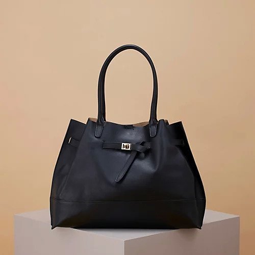 【トプカピ/TOPKAPI】のシュリンクレザー ベルトデザインA4トートバッグ インテリア・キッズ・メンズ・レディースファッション・服の通販 founy(ファニー) 　ファッション　Fashion　レディースファッション　Fashion for Women　バッグ　Bags　ベルト&ウエストマーク　Belts & Waist Accessories　おすすめ　Recommended / Our Picks　エレガント 上品　Elegant　ジャケット　Jacket, Outerwear　ビジネス 仕事 通勤　Business / Work / Commuting　ブラック|ID: prp329100004464122 ipo3291000000031235083