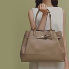 【トプカピ/TOPKAPI】のシュリンクレザー ベルトデザインA4トートバッグ グレージュ|ID: prp329100004464122 ipo3291000000031589876