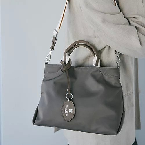 【トプカピ/TOPKAPI】の【TREASURE TOPKAPI】ストライプハンドル ナイロン 2way ミニ トートバッグ インテリア・キッズ・メンズ・レディースファッション・服の通販 founy(ファニー) 　ファッション　Fashion　レディースファッション　WOMEN　バッグ　Bag　コンパクト　Compact　コンビ　Combination　ショルダー　Shoulder　ストライプ　Stripe　財布　Wallet　フォルム　Form　ダークグレー|ID: prp329100004464129 ipo3291000000031235111