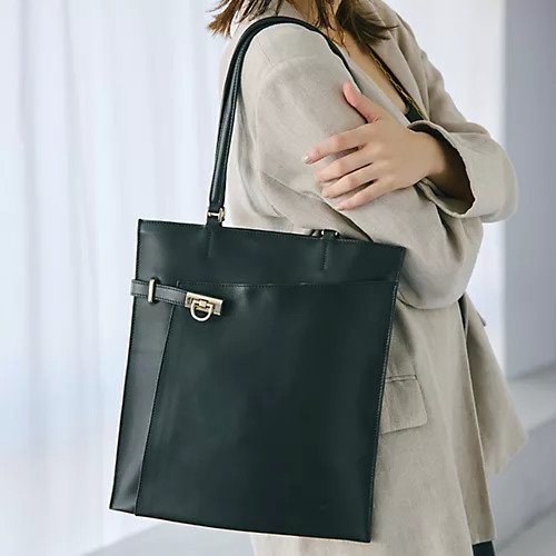 【トプカピ/TOPKAPI】の【TREASURE TOPKAPI】ベルトデザイン レザー フラット トートバッグ A4対応 インテリア・キッズ・メンズ・レディースファッション・服の通販 founy(ファニー) 　ファッション　Fashion　レディースファッション　WOMEN　バッグ　Bag　ベルト　Belts　クール　Cool　スマート　Smart　フラット　Flat　フロント　Front　ポケット　Pocket　ブラック|ID: prp329100004464131 ipo3291000000031235118