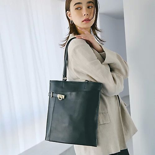 【トプカピ/TOPKAPI】の【TREASURE TOPKAPI】ベルトデザイン レザー フラット トートバッグ A4対応 人気、トレンドファッション・服の通販 founy(ファニー) 　ファッション　Fashion　レディースファッション　WOMEN　バッグ　Bag　ベルト　Belts　クール　Cool　スマート　Smart　フラット　Flat　フロント　Front　ポケット　Pocket　other-2|ID: prp329100004464131 ipo3291000000031249653