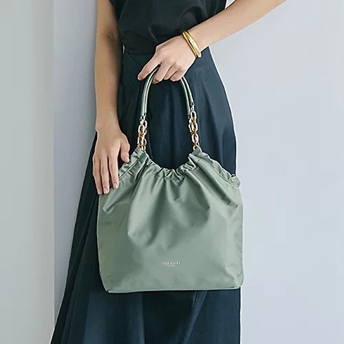 【トプカピ/TOPKAPI】の【TREASURE TOPKAPI】コンビチェーン ギャザー ナイロン トートバッグ インテリア・キッズ・メンズ・レディースファッション・服の通販 founy(ファニー) https://founy.com/ ファッション Fashion レディースファッション WOMEN バッグ Bag ギャザー Gather コンビ Combination スマート Smart チェーン Chain ポケット Pocket エレガント 上品 Elegant 財布 Wallet ビジネス 仕事 通勤 Business |ID: prp329100004464140 ipo3291000000031235153