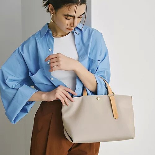 【トプカピ/TOPKAPI】の【Breath TOPKAPI】Aerial エアリアル ナイロン カラーストラップ付き トートバッグ /軽量 インテリア・キッズ・メンズ・レディースファッション・服の通販 founy(ファニー) 　ファッション　Fashion　レディースファッション　Fashion for Women　バッグ　Bags　クール　Cool, Chic　リアル　Real, Realistic　ワンポイント　One Point, Statement Accent　エレガント 上品　Elegant　軽量　Lightweight, Ultra Light　ライトベージュ|ID: prp329100004464146 ipo3291000000031235174