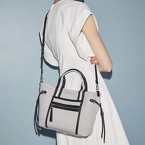 【トプカピ/TOPKAPI】の【TREASURE TOPKAPI】ネオプレン フロントポケット 2way ショルダー付き ミニトートバッグ インテリア・キッズ・メンズ・レディースファッション・服の通販 founy(ファニー) 　ファッション　Fashion　レディースファッション　WOMEN　バッグ　Bag　ショルダー　Shoulder　スマート　Smart　チャーム　Charm　パイピング　Piping　フェイクレザー　Faux Leather　フロント　Front　ポケット　Pocket　ビジネス 仕事 通勤　Business　グレー|ID: prp329100004464167 ipo3291000000031235251