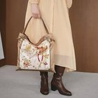 【トプカピ/TOPKAPI】の【TREASURE TOPKAPI】マイルドサテン スカーフ柄 トートバッグ ベージュ|ID: prp329100004464175 ipo3291000000031235273