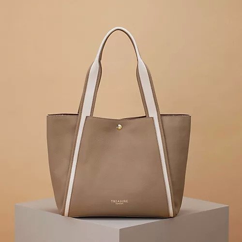 【トプカピ/TOPKAPI】の【TREASURE TOPKAPI】ソフトシュリンク テープハンドル A4 トート バッグ インテリア・キッズ・メンズ・レディースファッション・服の通販 founy(ファニー) https://founy.com/ ファッション Fashion レディースファッション WOMEN バッグ Bag おすすめ Recommend シンプル Simple ジャケット Jacket スマート Smart スリット Slit ポケット Pocket ビジネス 仕事 通勤 Business |ID: prp329100004464205 ipo3291000000031235376