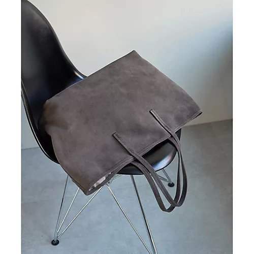 【ウィムガゼット/Whim Gazette】の【Hoaw.】スウェードトートバッグ インテリア・キッズ・メンズ・レディースファッション・服の通販 founy(ファニー) 　ファッション　Fashion　レディースファッション　Fashion for Women　バッグ　Bags　アクセサリー　Fashion Accessories　イタリア　Italy　傘　Umbrella, Parasol　シェイプ　Shape, Slim Fit　シューズ　Shoes, Footwear　スマート　Smart, Elegant　ポケット　Pocket, Pocket Detail　2024年　2024　2024春夏・S/S　Spring/Summer 2024 SS24　エレガント 上品　Elegant　ビジネス 仕事 通勤　Business / Work / Commuting　チャコールグレー|ID: prp329100004464222 ipo3291000000031235437