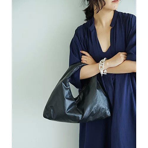 【ウィムガゼット/Whim Gazette】の【KASSL EDITIONS】Anchor ハンドバッグ 人気、トレンドファッション・服の通販 founy(ファニー) 　ファッション　Fashion　レディースファッション　Fashion for Women　バッグ　Bags　オイル　Body Oil　カッティング　Cutting Detail　コーティング　Coating, Coated Finish　人気　Popular, Best Seller　ファブリック　Fabric, Textile　フォルム　Silhouette, Form　ポケット　Pocket, Pocket Detail　ユニセックス　Unisex, Genderless　ラグジュアリー　Luxury, Elegant　2022年　2022　2022 春夏 S/S　Spring/Summer 2022 SS22　other-2|ID: prp329100004464238 ipo3291000000031250091