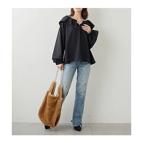 【ウィムガゼット/Whim Gazette】の【a point】フェイクファーバッグ 人気、トレンドファッション・服の通販 founy(ファニー) 　ファッション　Fashion　レディースファッション　Fashion for Women　バッグ　Bags　エレガント 上品　Elegant　今季　This Season, Current Season　シンプル　Simple, Minimal　チェーン　Chain, Chain Strap　トレンド　Trend, Trending Now　人気　Popular, Best Seller　ハンド　Hand, Handmade　フェイクファー　Faux Fur, Imitation Fur　フランス　France, French　別注　Limited Edition, Custom Order　帽子　Hat, Headwear　モダン　Modern, Contemporary　リアル　Real, Realistic　2022年　2022　2022-2023秋冬・A/W　Autumn/Winter 2022–23 AW22–23　other-3|ID: prp329100004464249 ipo3291000000031250135