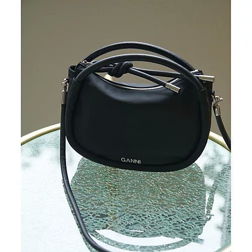【ウィムガゼット/Whim Gazette】の【GANNI】ナイロン2WAY BAG インテリア・キッズ・メンズ・レディースファッション・服の通販 founy(ファニー) https://founy.com/ ファッション Fashion レディースファッション Fashion for Women バッグ Bags カラフル Colorful Design コレクション Collection, Seasonal Line コンパクト Compact, Small Size 軽量 Lightweight, Ultra Light シルバー Silver, Metallic Silver シンプル Simple, Minimal スタイリッシュ Stylish, Fashionable ニューヨーク New York, NYC Style パイピング Piping, Trim Design フォルム Silhouette, Form プリント Print, Printed Pattern プレート Plate, Dish ロンドン London Style, British Inspired 2022年 2022 2022-2023秋冬・A/W Autumn/Winter 2022–23 AW22–23 |ID: prp329100004464252 ipo3291000000031235521