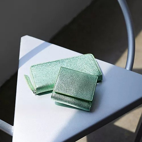 【トプカピ/TOPKAPI】の【TREASURE TOPKAPI】ウォッシュド レザー メタリック 二つ折り財布 インテリア・キッズ・メンズ・レディースファッション・服の通販 founy(ファニー) https://founy.com/ ファッション Fashion レディースファッション Fashion for Women ミニ財布・二つ折り財布 Wallets & Card Cases シルバー Silver, Metallic Silver ボックス Boxy, Box Shape ポケット Pocket, Pocket Detail メタリック Metallic, Shiny Finish エレガント 上品 Elegant 財布 Wallet, Purse |ID: prp329100004464347 ipo3291000000034018047